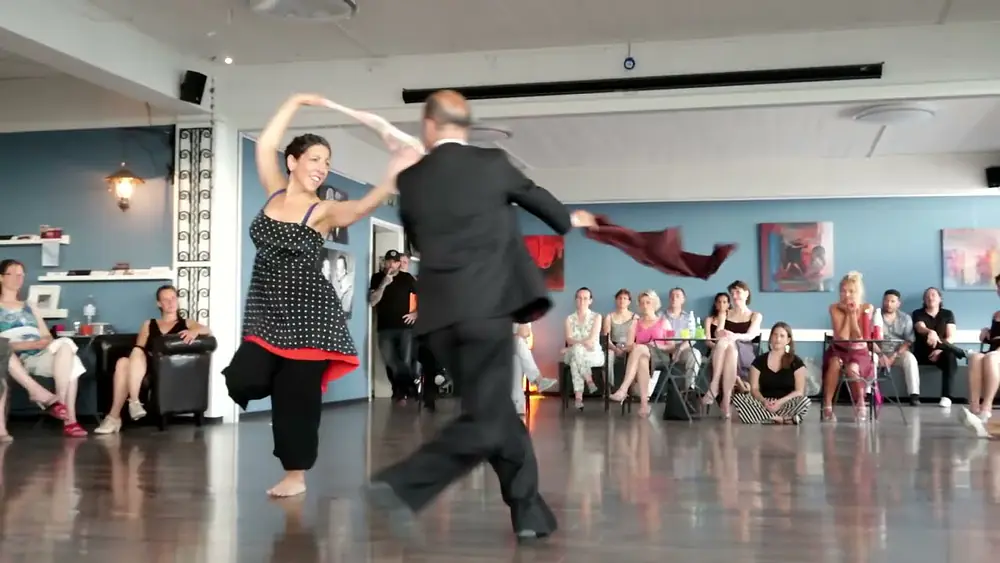 Video thumbnail for Analia Vega & Marcelo Varela dance Lázaro Caballero's Corazón blanco