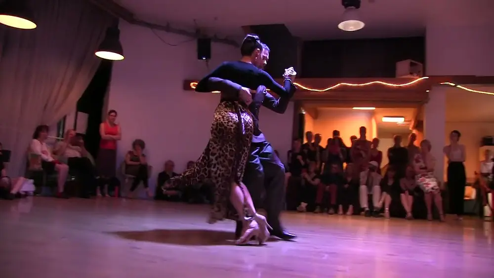 Video thumbnail for Michael Nadtochi et Elvira Lambo dansent sur le tango La Yumba