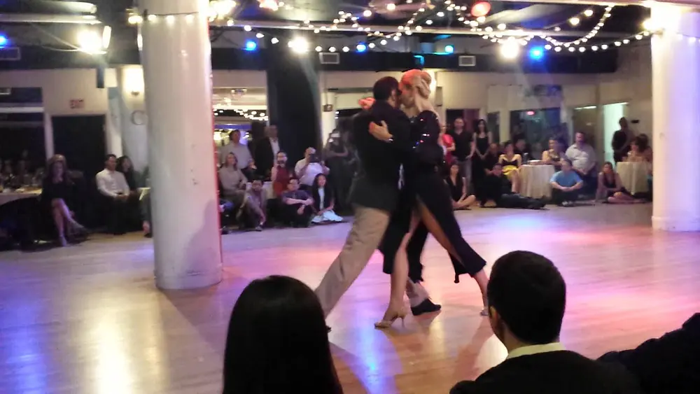 Video thumbnail for Argentine tango: Claudio Villagra & Helena Fernandez  - Volvamos a empezar