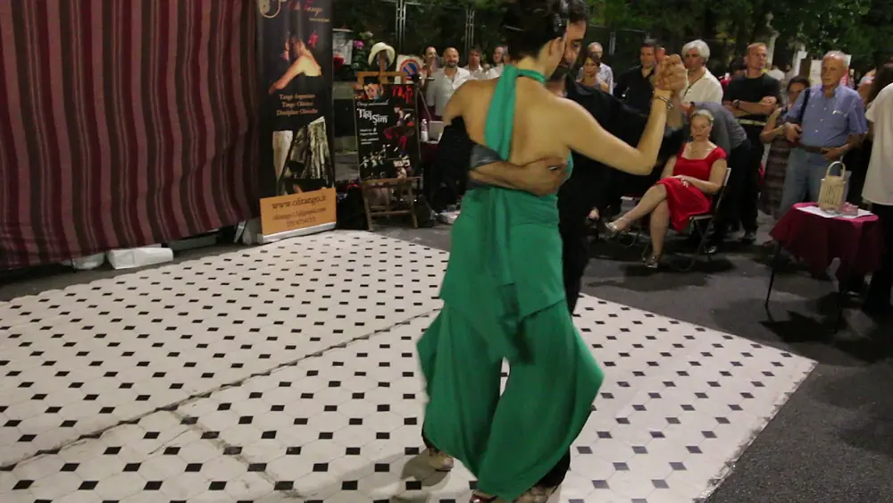 Video thumbnail for Notte bianca a Bologna - Esibizione di Maria Calzolari e Lorenzo Garuti