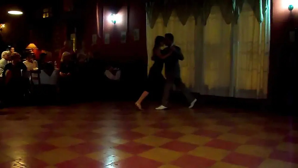 Video thumbnail for Julieta Qüesta y Martín Barrionuevo bailan "Raza Criolla" en Milonga Otra Historia, Cipolletti.