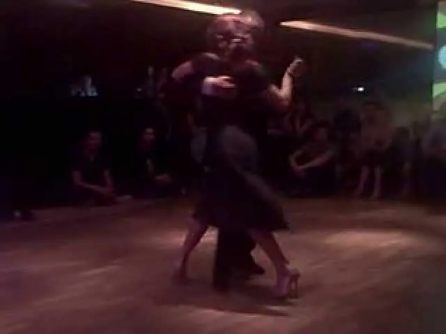 Video thumbnail for Claudia Codega y El Nene Masci performance @ El Yeite milonga, Pugliese " La Mentirosa" 2013