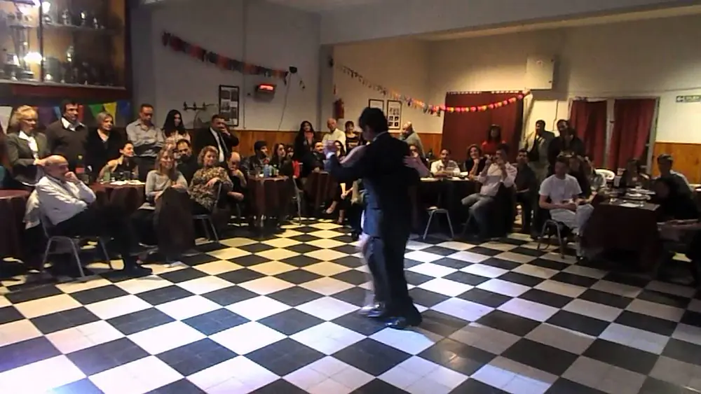 Video thumbnail for Julieta Qûesta & Ralu Choque (Milonga). CLUB MAIPU, RIO IV, CBA. 9-08-13. GALA DE TANGO MILONGA SHOW