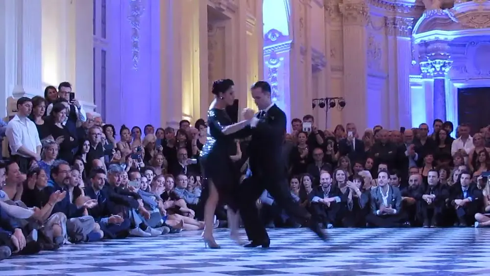 Video thumbnail for Vanessa Villalba & Facundo Pinero - Frente Al Mar #TangoMoment