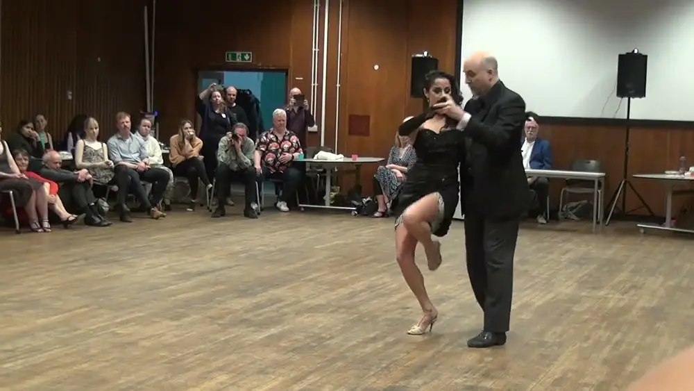 Video thumbnail for Nick Jones y Diana Cruz perform 3 swansea festival 2022