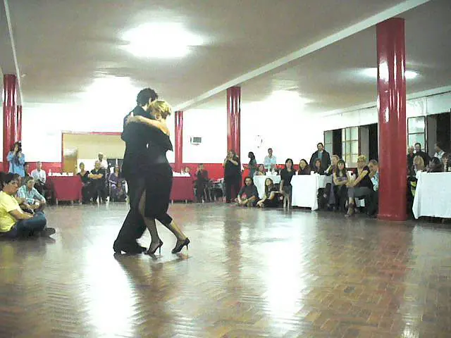 Video thumbnail for Federico Naveira y Sabrina Masso en la milonga solidaria 1