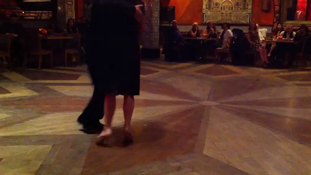 Video thumbnail for Claudio Strang & Isabella Szymonowicz dance to a Milonga in Chicago at "Milonga La Baldosita"