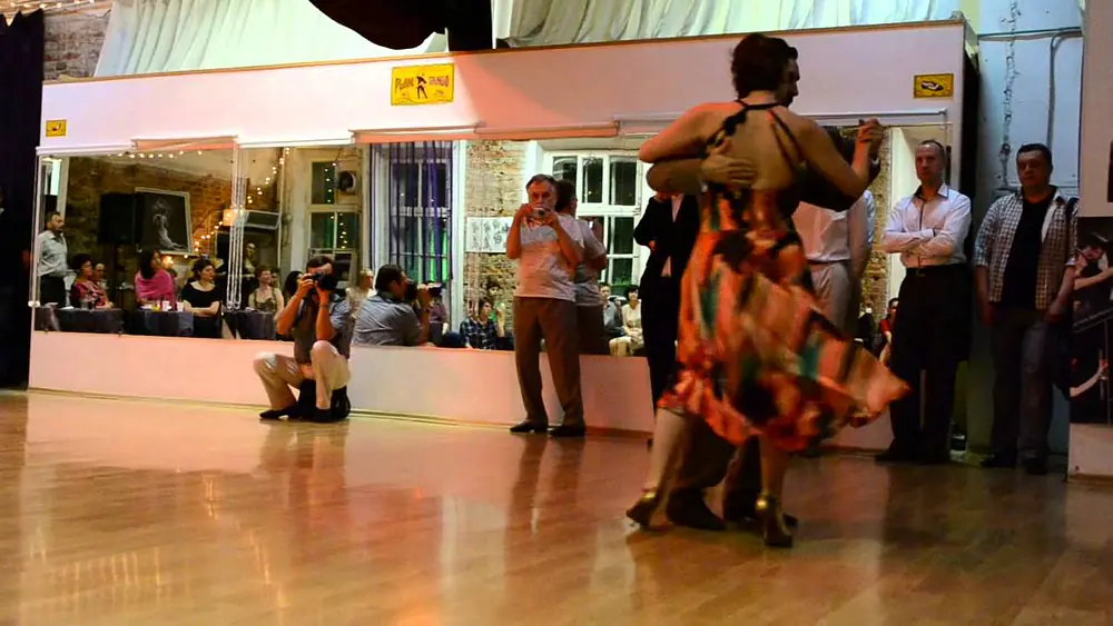 Video thumbnail for Juan Martin Carrara - Stefania Colina, "Viejo porton", show at Planetango birthday milonga