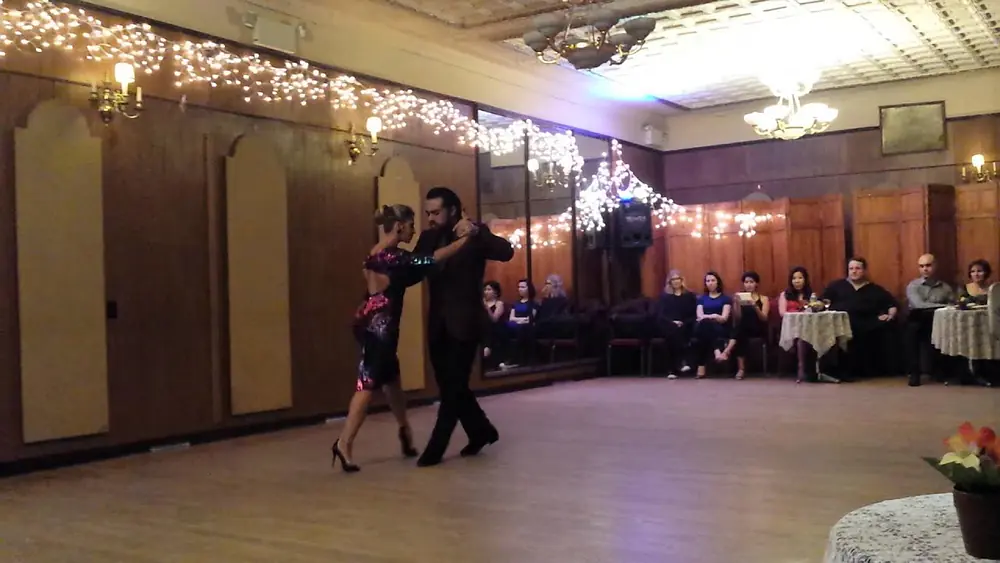 Video thumbnail for Argentine tango: Analía Centurión & Leonardo Sardella - Tristezas de la Calle Corrientes
