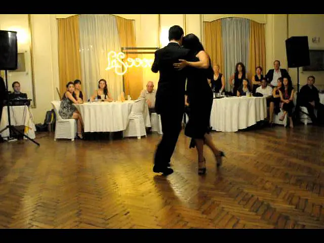 Video thumbnail for SEBASTIÁN JIMENEZ Y MARÍA INÉS BOGADO EN LA SOOOCIAL - TANGO- DOS FRACASOS