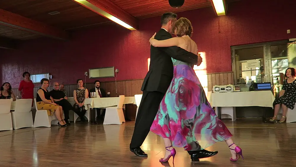 Video thumbnail for Javier Diaz y Julia Zueva Tangon askelin koti kesää 2019 2