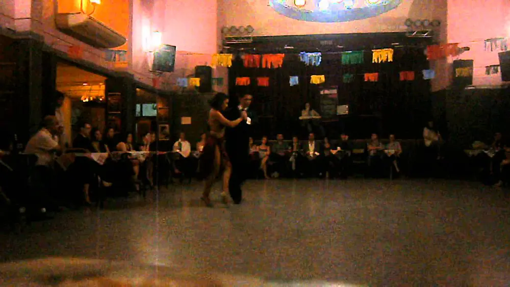 Video thumbnail for Alexa Yepes y Edwin Espinoza en El Motivo Tango, 6/5/13