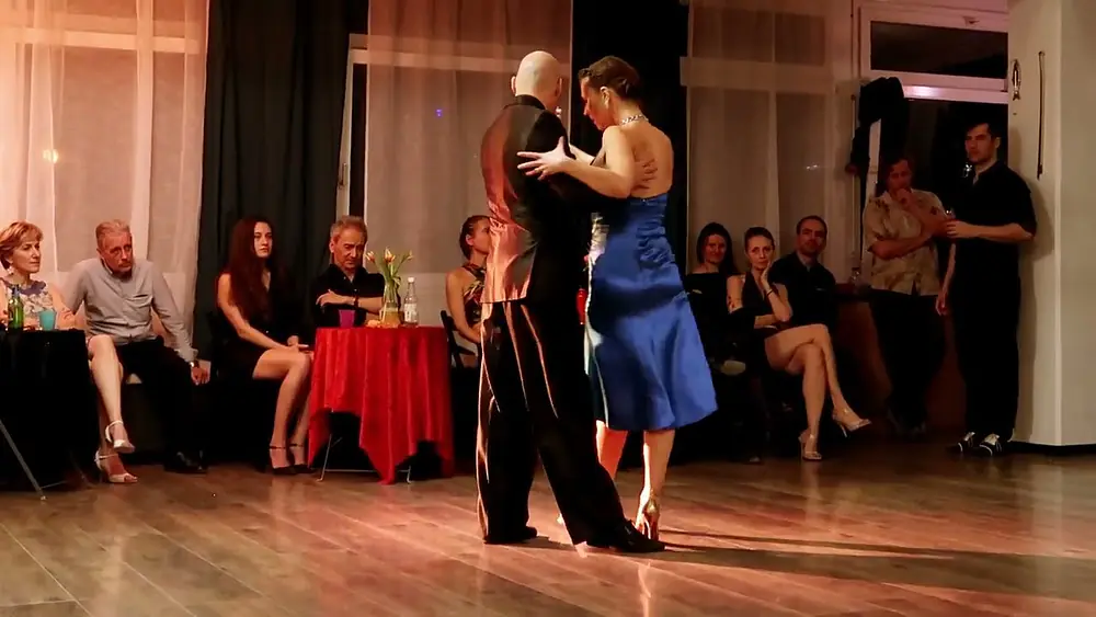 Video thumbnail for Mauricio Borgarello & Marianne Kuusipalo dance Osvaldo Pugiese's La casita de mis viejos