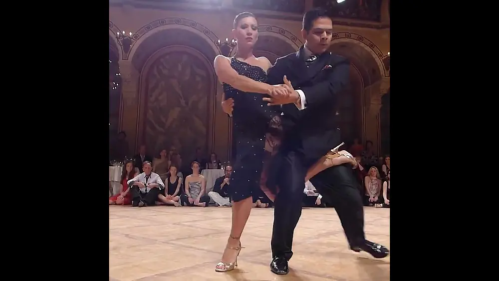 Video thumbnail for Mariana Montes & Sebastian Arce - Esta Noche De Luna #tangomoment