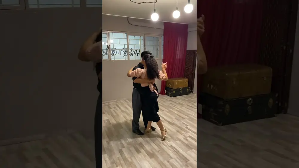 Video thumbnail for Edwin Espinosa y Alexa Yepes (Eje compartido Clase) #tangoclass #dance #dancer