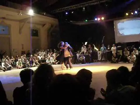 Video thumbnail for Ezequiel y María Antonieta tango in Torino "pocas palabras" 12 06 09