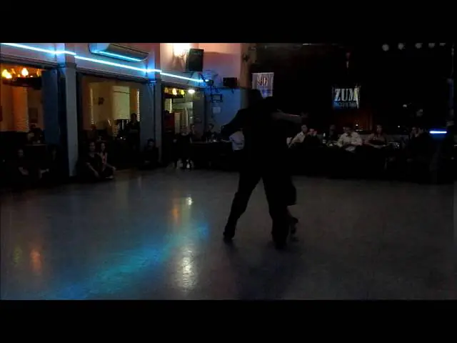 Video thumbnail for Carlos Estigarribia y Laura Sastria en ZUM