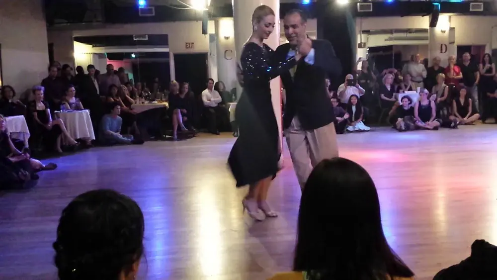 Video thumbnail for Argentine tango: Claudio Villagra & Helena Fernandez - milonga
