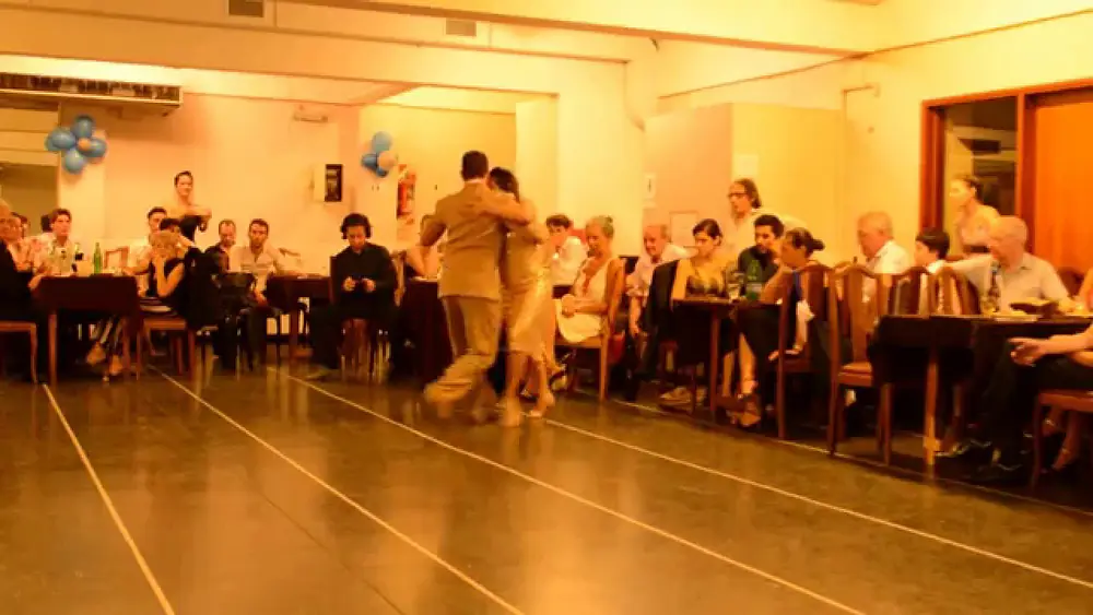 Video thumbnail for Daniela Barría & Julian Vilardo en Milonga Malena Sunderland Club 3/3