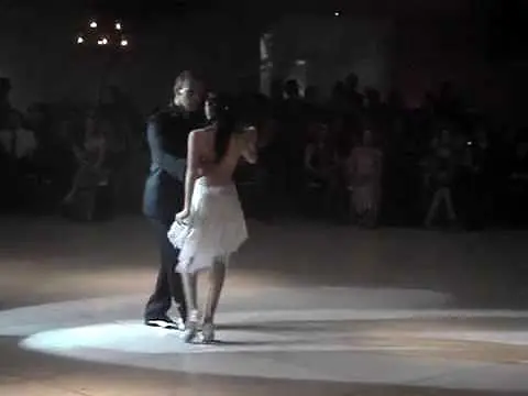 Video thumbnail for Junior Cervila y Camila Alegre - A Evaristo Carriego (2005)