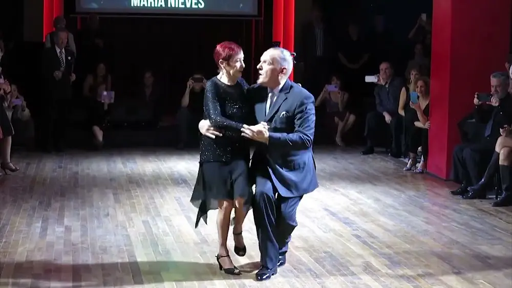 Video thumbnail for María Nieves y Pancho Martínez Pey  bailan "De antaño" en Milonga Malena, en el Salón Marabú