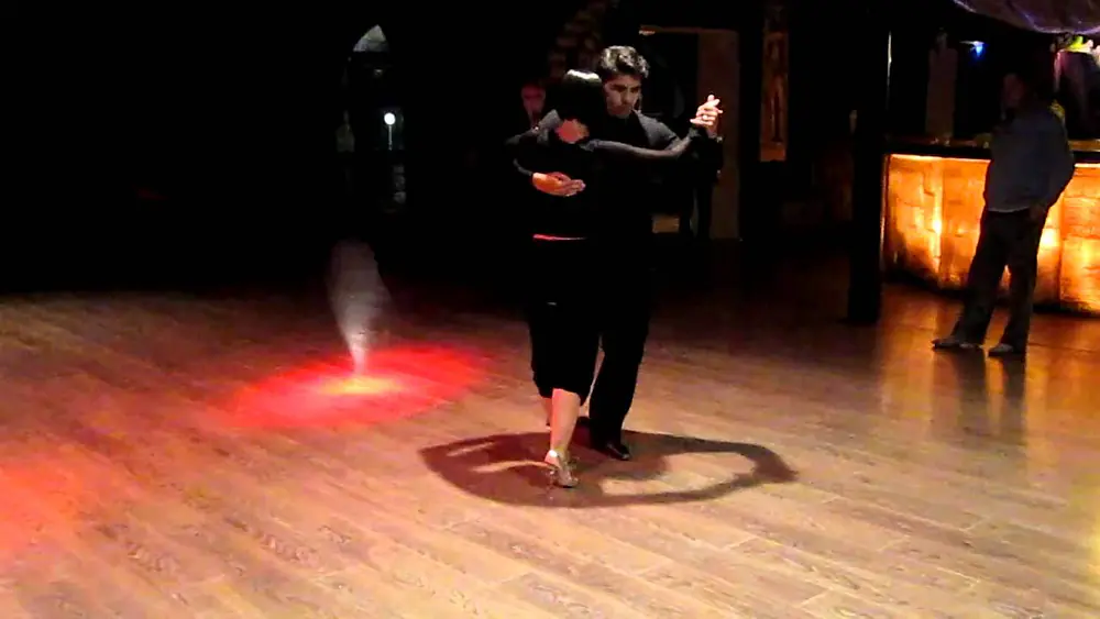 Video thumbnail for Tango a Napoli: lezione di Tango con Pablo Garcia e Paola Perez