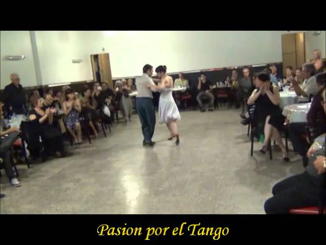 Video thumbnail for Lucila Bardach y Marcelo Lavergata bailando el tango NADA en la milonga EL CONTRAGOLPE TANGO
