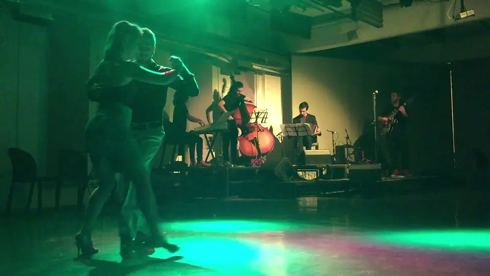 Video thumbnail for Natalia Fures & Diego Bado en Miercoles Santos Club de Tango / Baile a la parrilla 1
