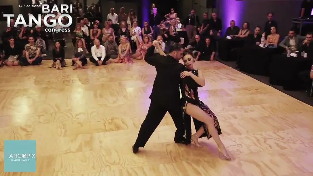 Video thumbnail for Alex Moncada Rojas & Martina Waldman dance Solo Tango Orquesta - Derecho Viejo
