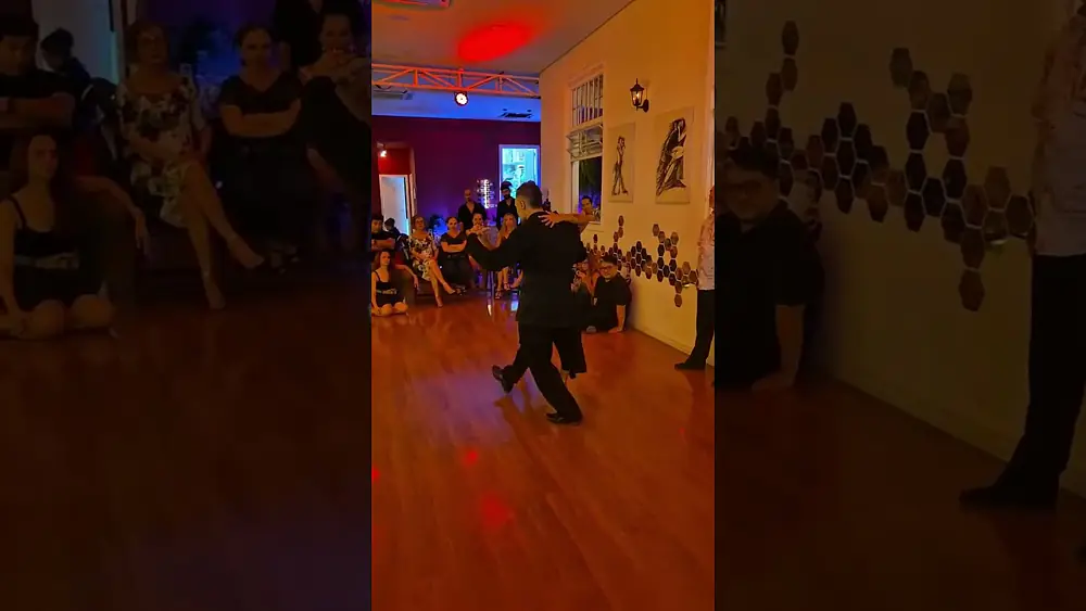 Video thumbnail for Las Pibas Milonga - Improvisaçao Mario Sergio e Gaby Mataloni