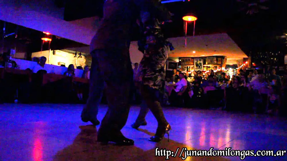 Video thumbnail for CRISTHIAN SOSA Y MARIA NOEL SCIUTO en MILONGA10 (Tango)