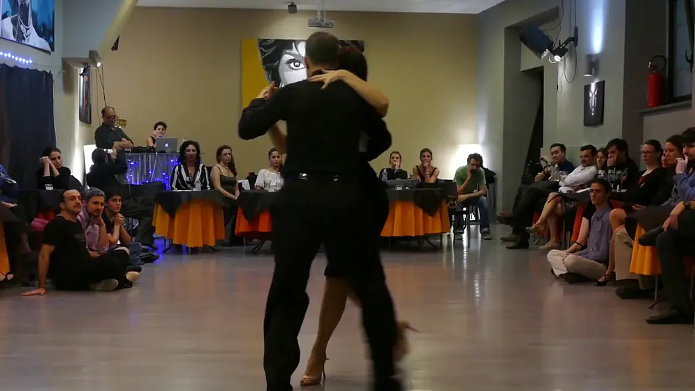 Video thumbnail for Paolo Cioffi & Valentina Giannini, Sorbos amargos (Chicho e Juana Napoli Long Weekend, 1/4)