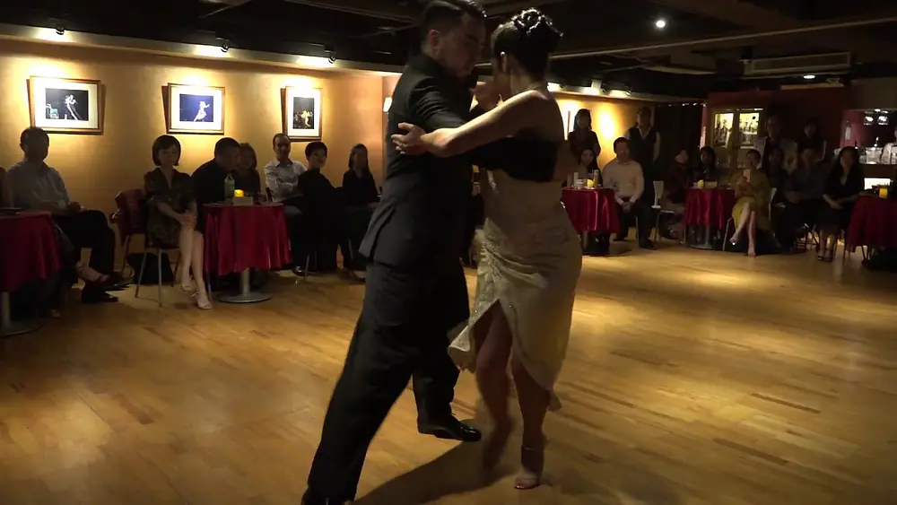 Video thumbnail for Jonathan Saavedra & Clarisa Aragón 2017 in Taipei 2/3 - “Cabeza de novia”