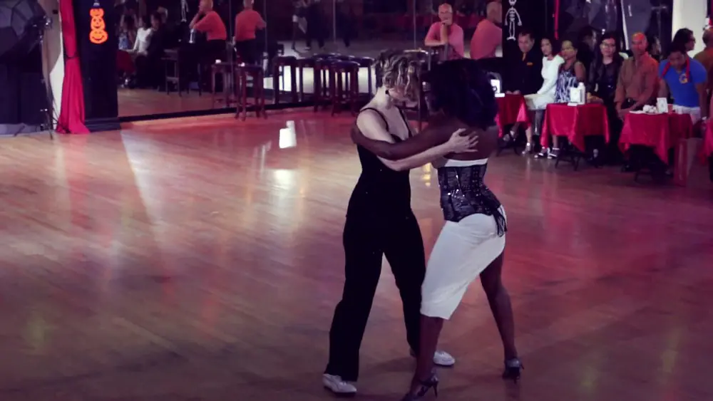 Video thumbnail for Yelizaveta Nersesova & Lauren Woods: Aníbal Troilo - Uno