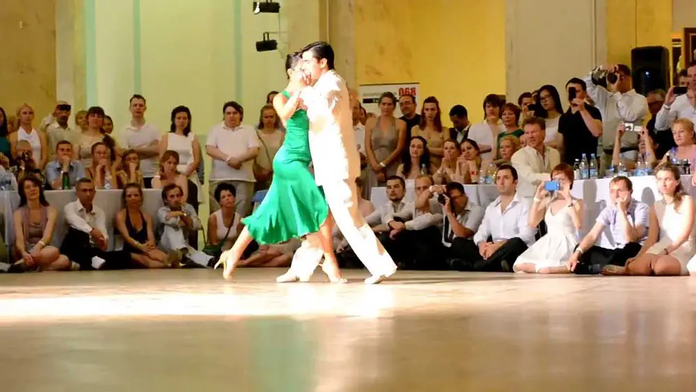 Video thumbnail for Sebastian Achaval and Roxana Suarez, White nights tango-2013