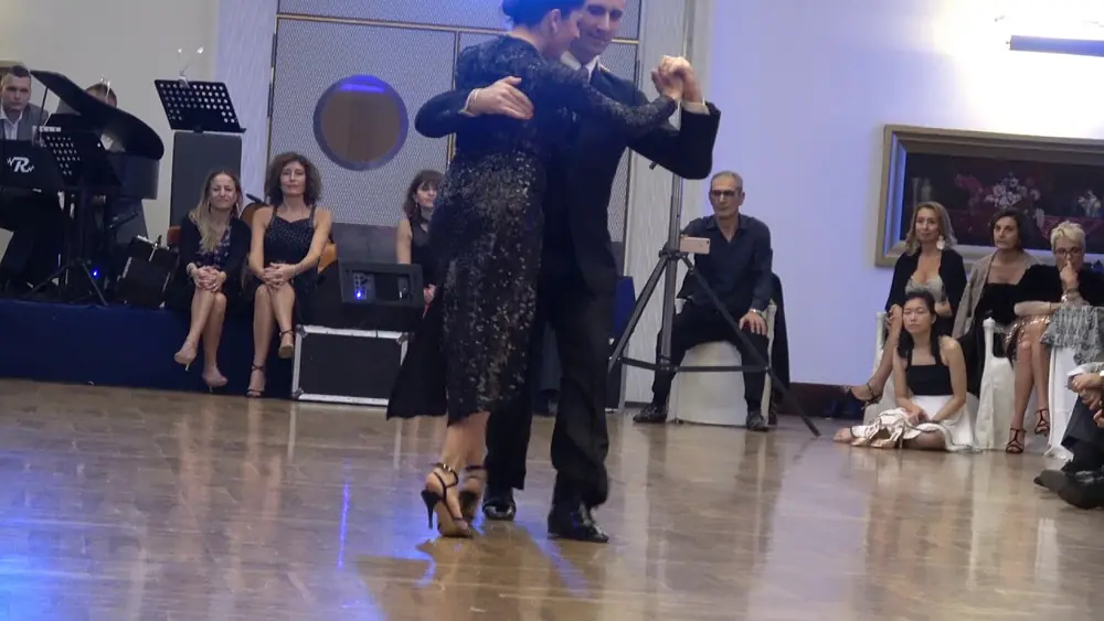 Video thumbnail for Facundo Pinero y Vanesa Villalba - Bari International Tango Congress - 12.11.2017  2.4