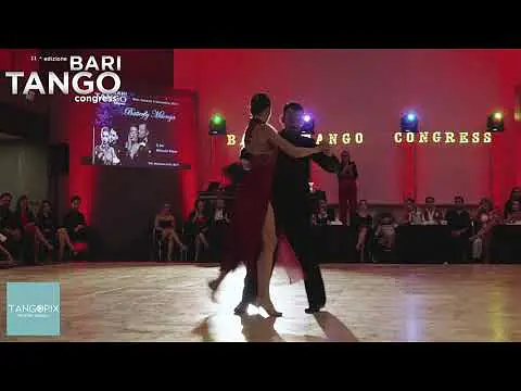 Video thumbnail for Andrea Vighi & Chiara Benati dance Juan D'Arienzo - El Aeroplano