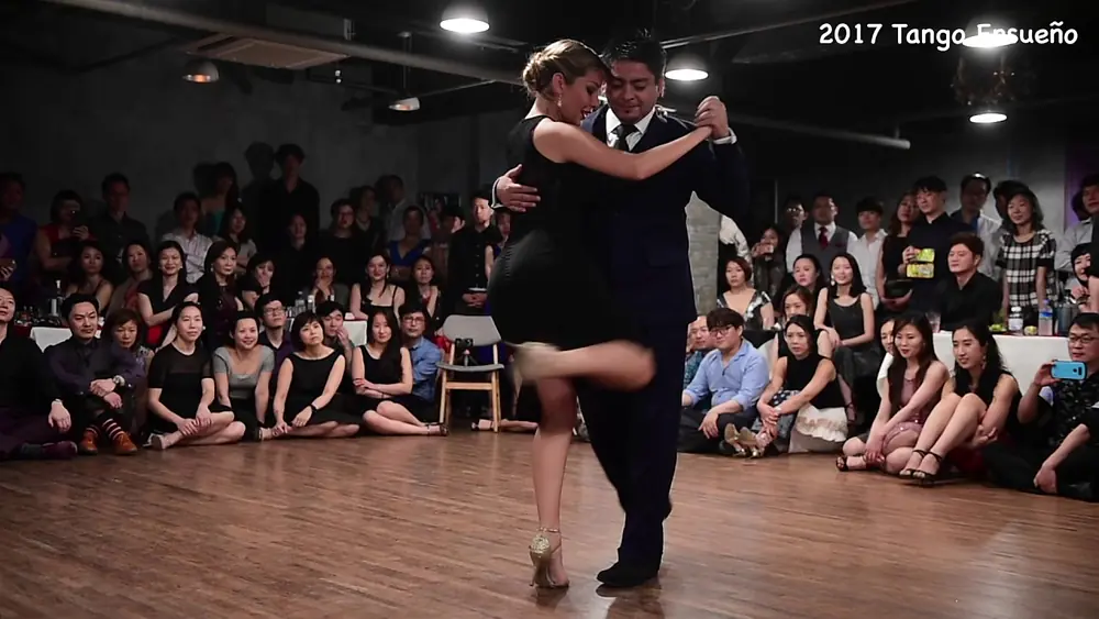 Video thumbnail for 2017 Tango Ensueño Carlitos Espinoza & Noelia Hurtado Grand Milonga 2017 04 08 #3