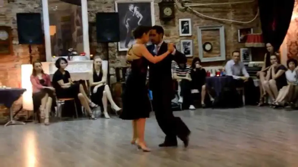 Video thumbnail for Juan Martin Carrara y Stefania Colina - Bomboncito (F. Salamanca) - Milonga Russia