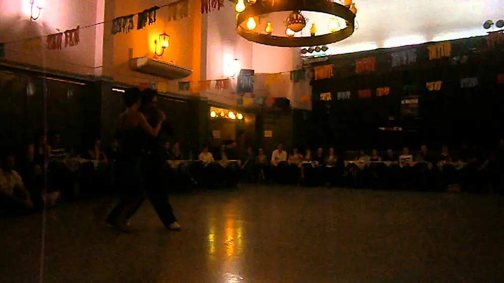 Video thumbnail for Moira Castellano y Gaston Torelli en El Motivo Tango, 5/8/13