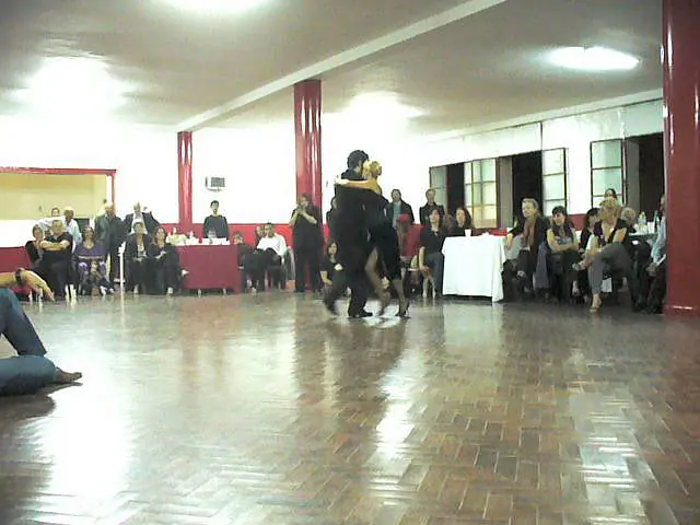 Video thumbnail for Federico Naveira y Sabrina Masso en la milonga solidaria 3