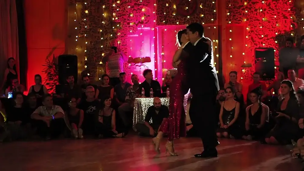 Video thumbnail for Carlitos Espinoza & Agustina Piaggio 1/5