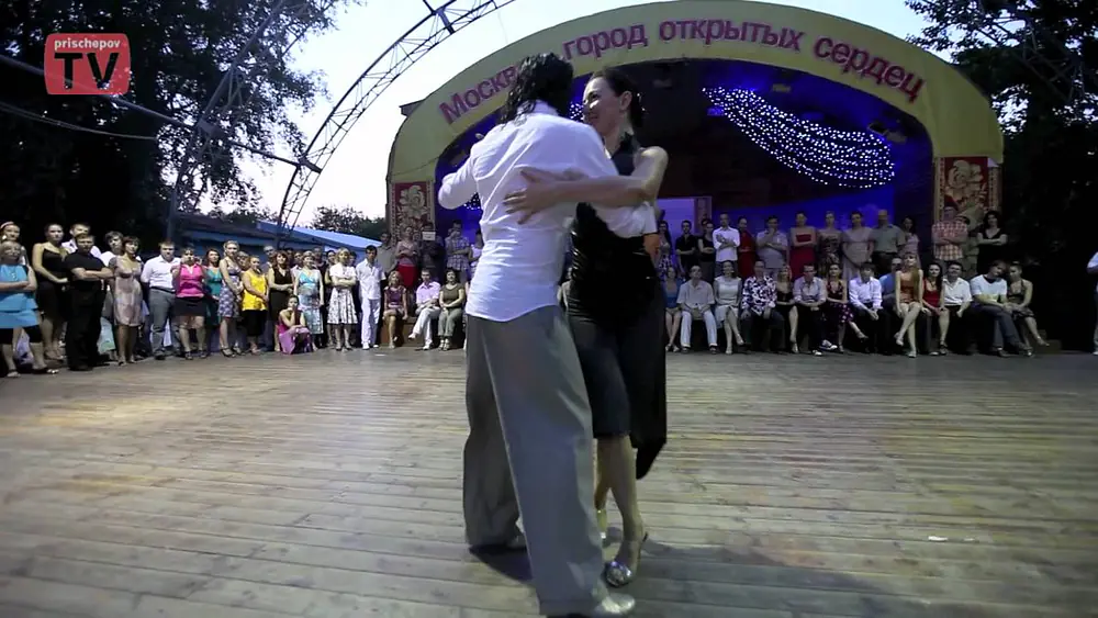 Video thumbnail for Mila Vigdorova & Rodrigo Fonti, Russia, Moscow, Milonga "Ekaterinas garden" 17.07.2011