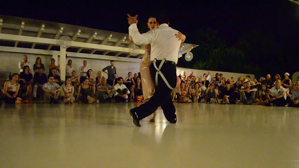 Video thumbnail for Claudia Cavagnini y John Zabala @Milonga La Rotonda 4/4