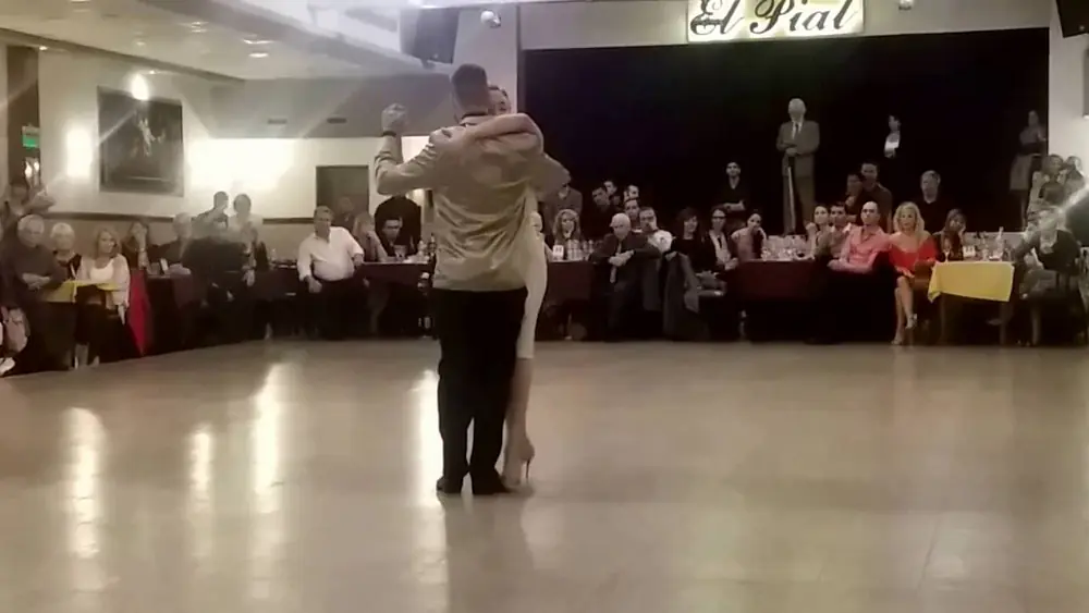Video thumbnail for Javier Rodriguez y Paola Tacchetti en La Baldosa - Yuyo brujo - J D Arienzo
