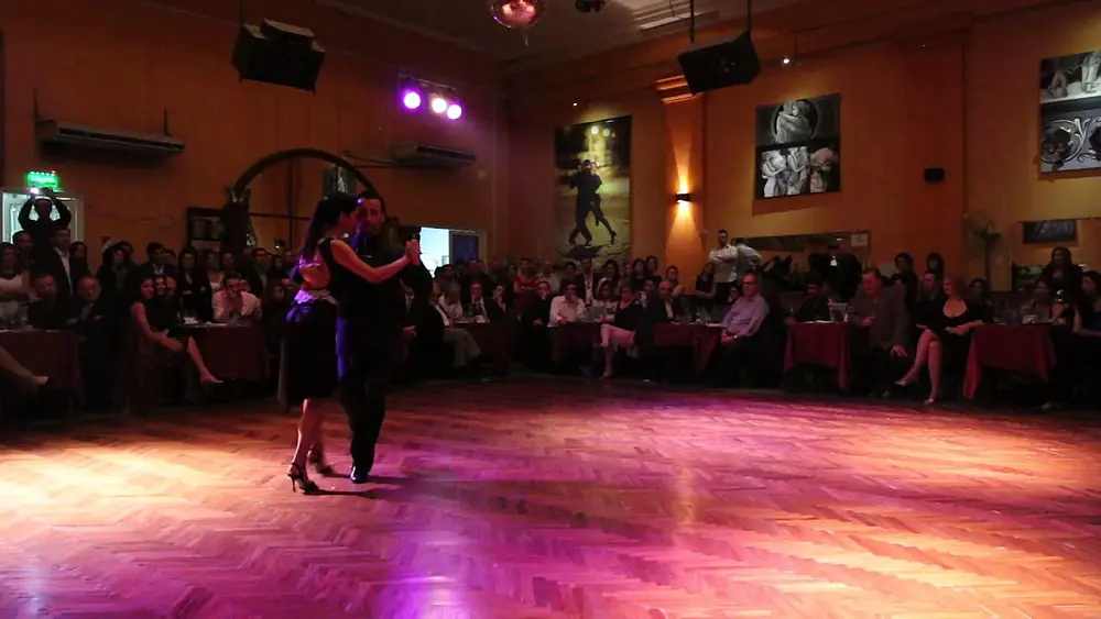 Video thumbnail for Lucas Almeijeiras y  Yanina Bassi, Milonga Parakultural, Salon Canning, 21Ago2015