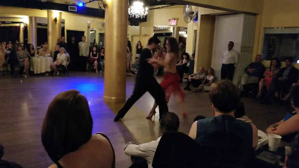 Video thumbnail for Argentine tango: Cristian Correa and Leah Barsky - tango escenario