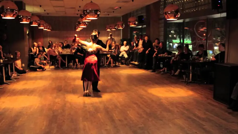 Video thumbnail for Paulina Cazabon y Jose Luis Gonzalez, Milonga Tres esquinas, Estocolmo, Milonga