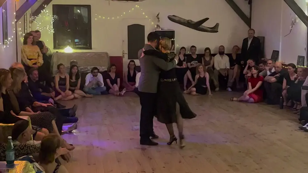 Video thumbnail for Céline Ruiz y Diego Amado, bailan en el la milonga Esta Noche de Luna (Paris)