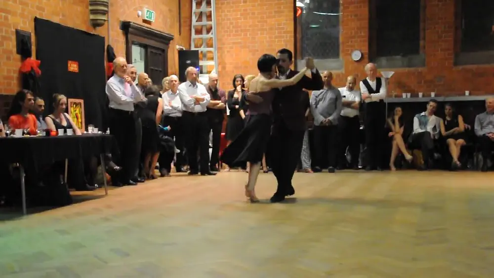 Video thumbnail for Roberto Leiva & Maricel Gomez at Reading Tango Club. The encore!